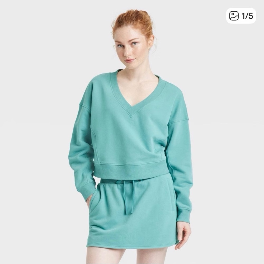Joylab French Terry V-Neck Sweatshirt size Medium. Teal. NWOT